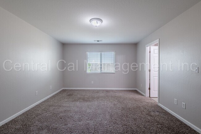 Building Photo - 4 Bedroom/2 Bath Home with Solar - $2695 p...