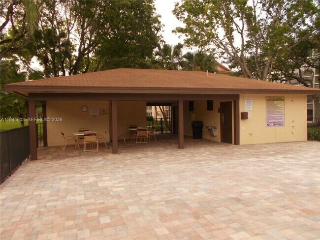 Building Photo - 1400 SW 124th Terrace