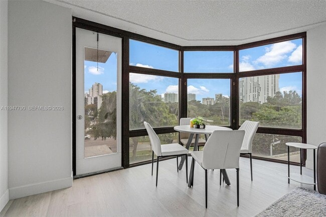 Building Photo - 3375 N Country Club Dr