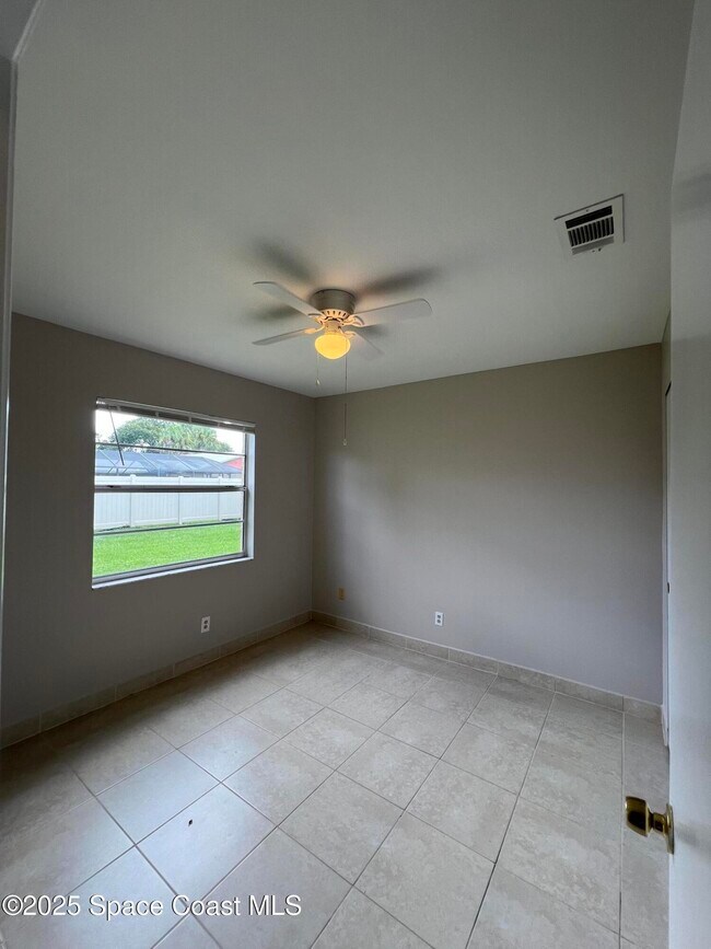 Building Photo - 880 Brunswick Ln
