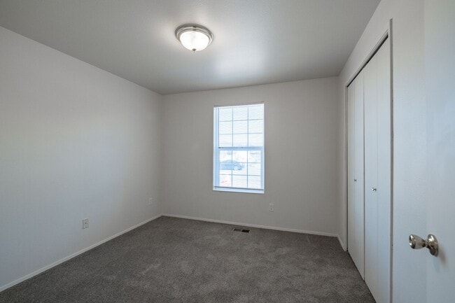 Building Photo - Hummingbird Duplex