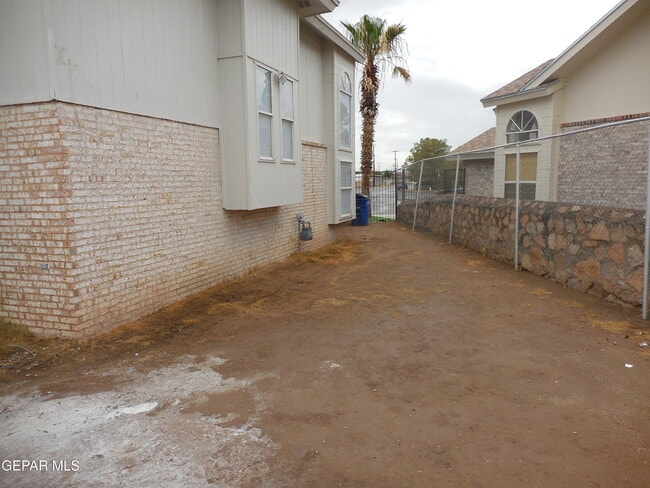 Building Photo - 5804 River Hollow Ct