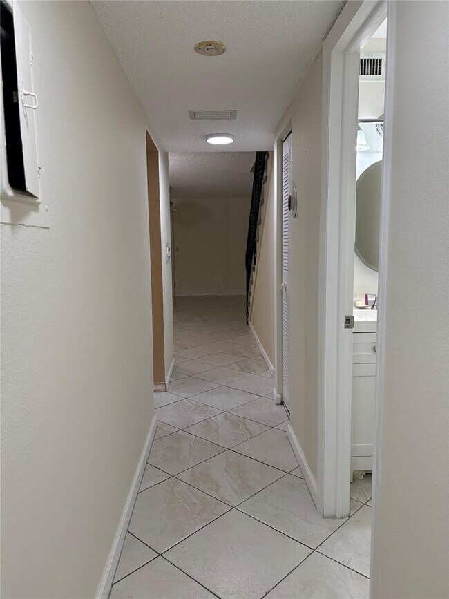 Building Photo - 2831 Pierce St