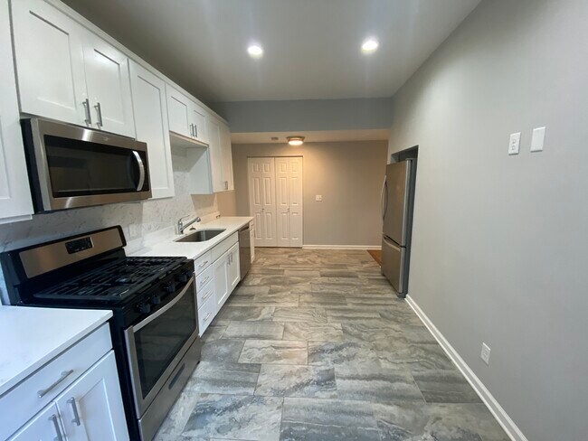 Building Photo - 650 W Arlington Pl