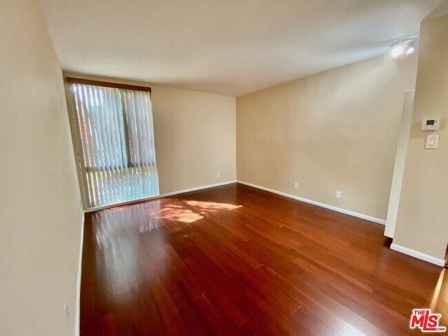 Building Photo - 6375 Green Valley Cir