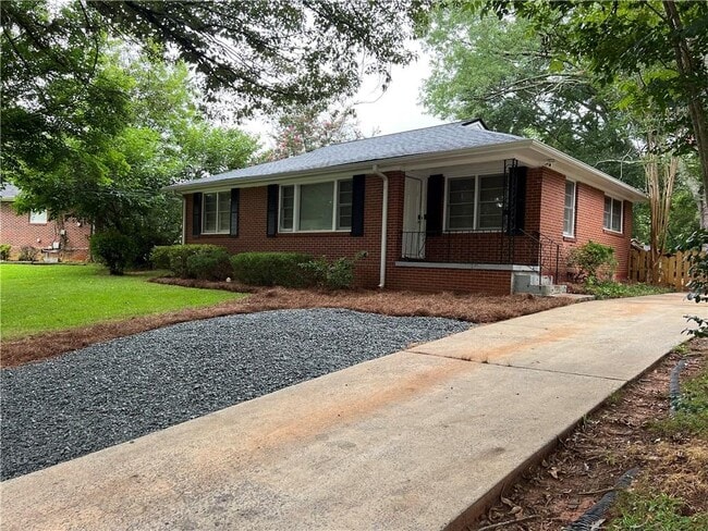 Building Photo - 2174 Trailwood Dr