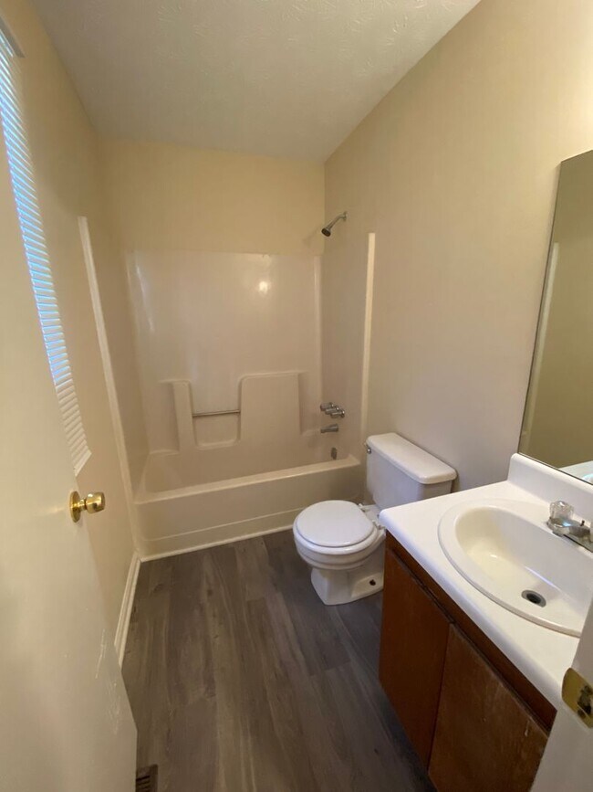 Building Photo - 2077 Lenoa Ln