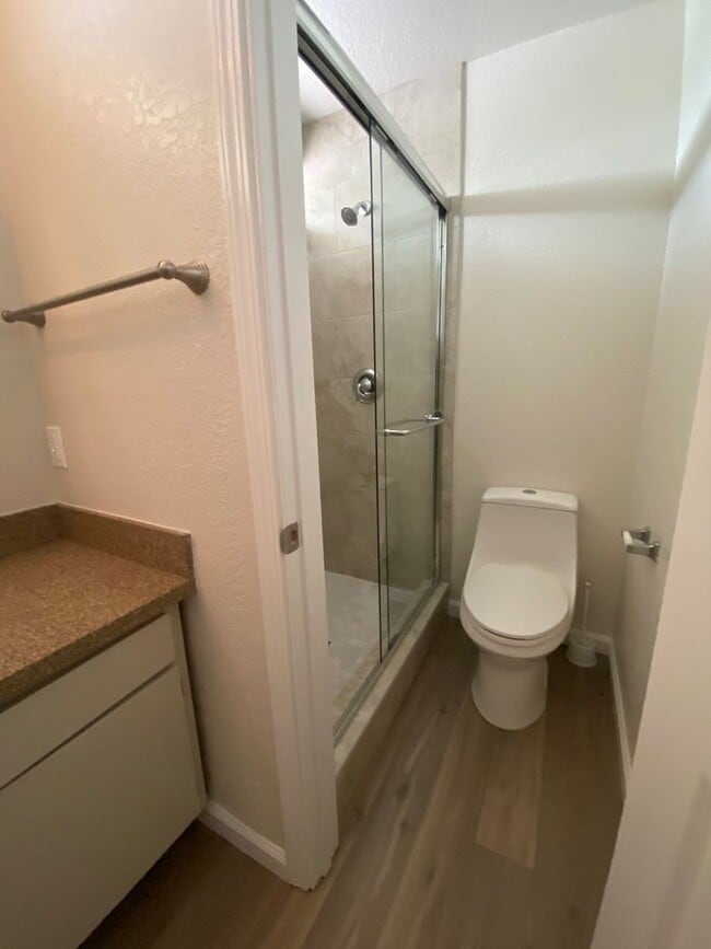 Building Photo - Beautiful 4bd/ 2.5 ba House
