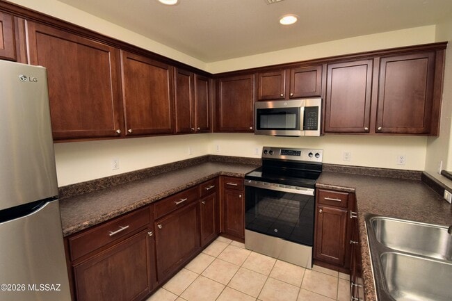 Building Photo - 10610 E Pleasant Pasture Dr