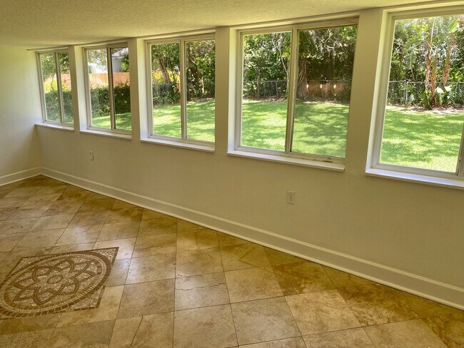 Building Photo - 1817 Loch Berry Rd