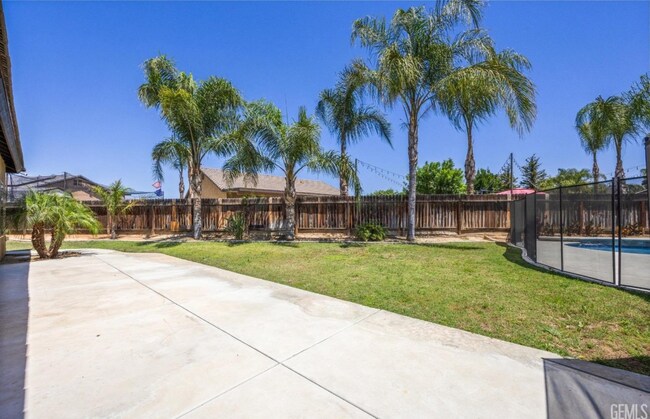 Building Photo - Luxury Furnished 4-Bed Home w/ Pool, Spa, ...