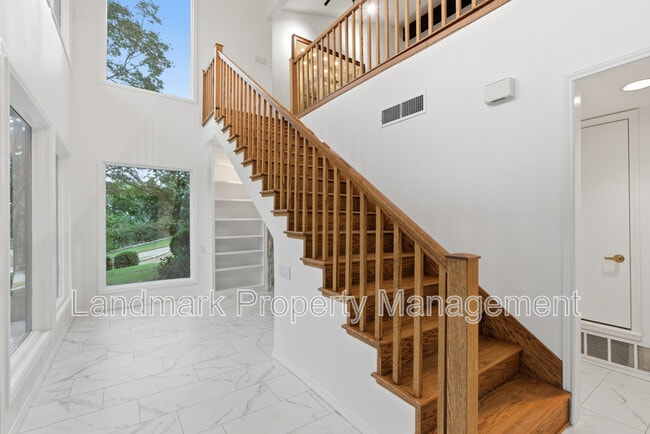 Building Photo - 317 Chandler Lake Ct
