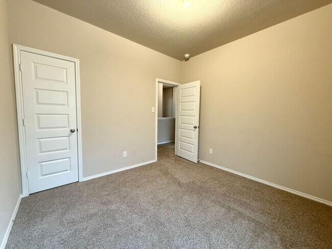 Building Photo - 10534 Green Rock Dr