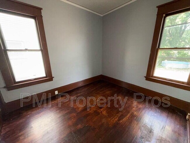 Building Photo - 2222 W Finn Pl