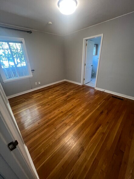 Building Photo - 498 Patch Ave