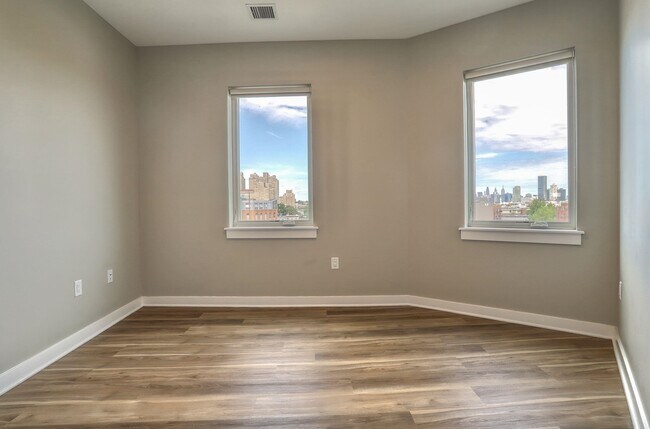 Building Photo - 475 Communipaw Ave
