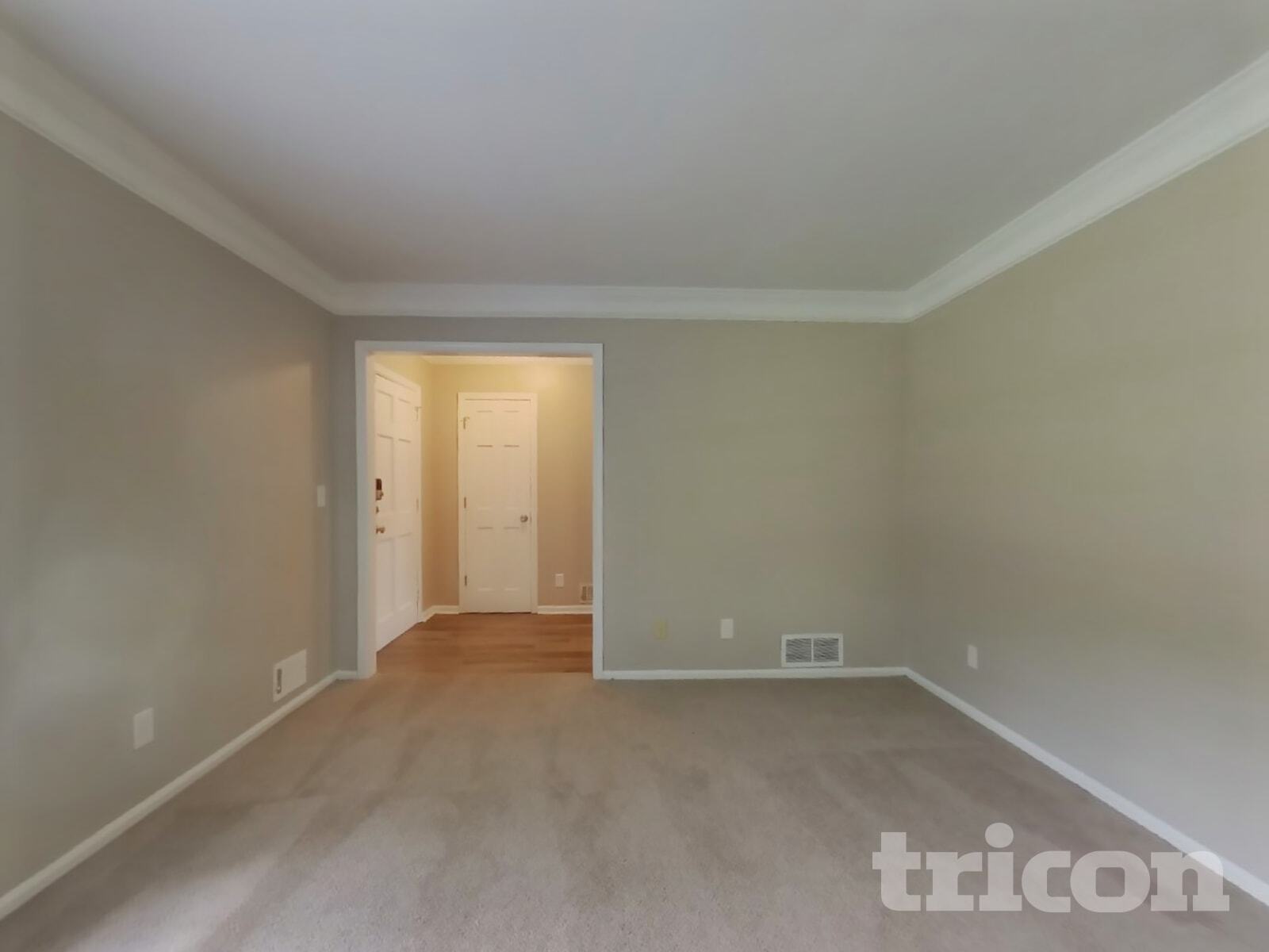 Building Photo - 2339 Country Club Dr SE