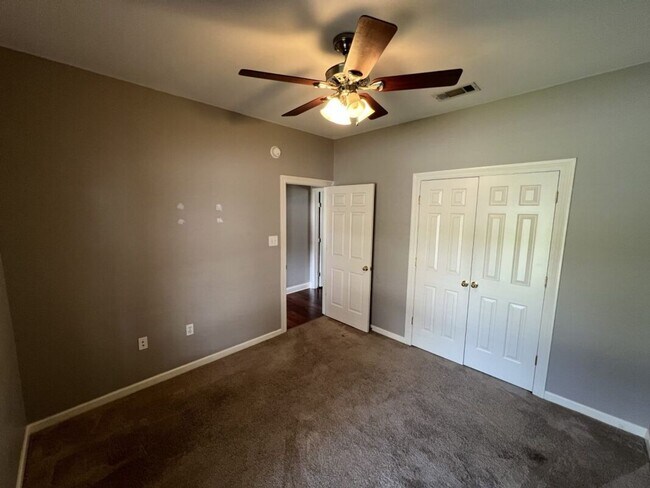 Building Photo - Location!  Location!  3 bedroom, 2 bath house in Beau Pre near LSU