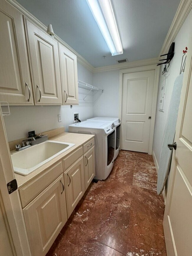 Building Photo - 14380 Riva Del Lago Dr