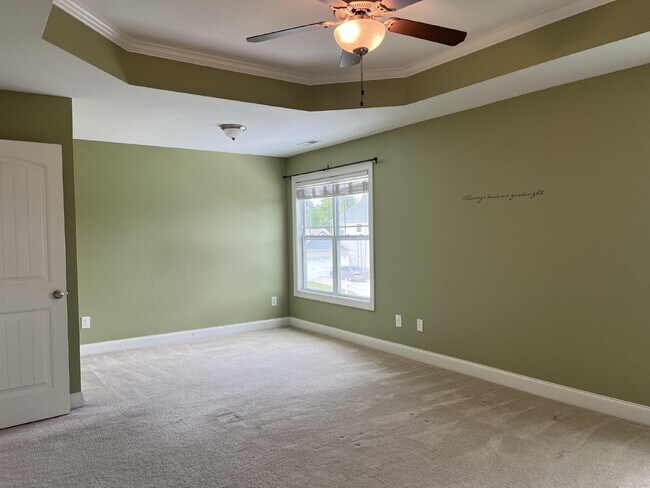 Building Photo - 834 Solomon Dr