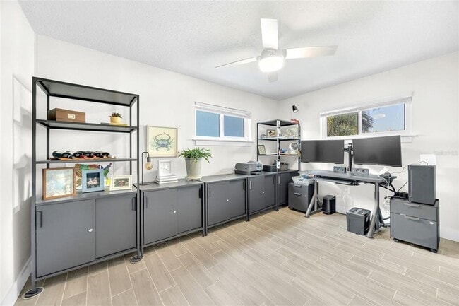 Building Photo - 1015 Spindle Palm Way