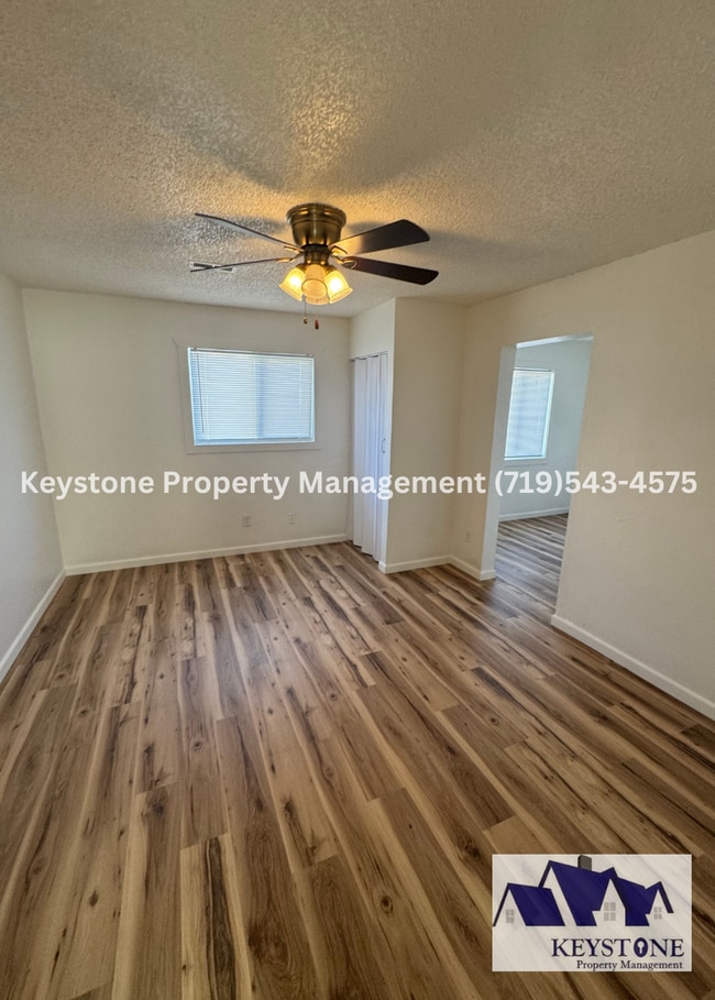 Building Photo - Fully Renovated Home 4+ bedrooms/2 Bathrooms $1550/$1550