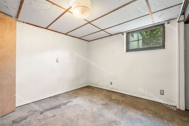 Building Photo - Charming 2-Bedroom Home in Overlook Neighb...