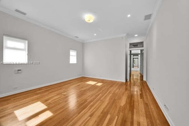 Building Photo - 621 N Mashta Dr