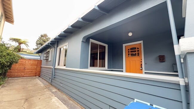 Building Photo - EPIC REA: Beautiful 2 Bed/2 Bath In the Heart of West Berkeley’s Poet’s Corner.