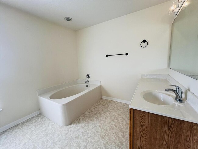 Building Photo - 102 Evergreen Dr