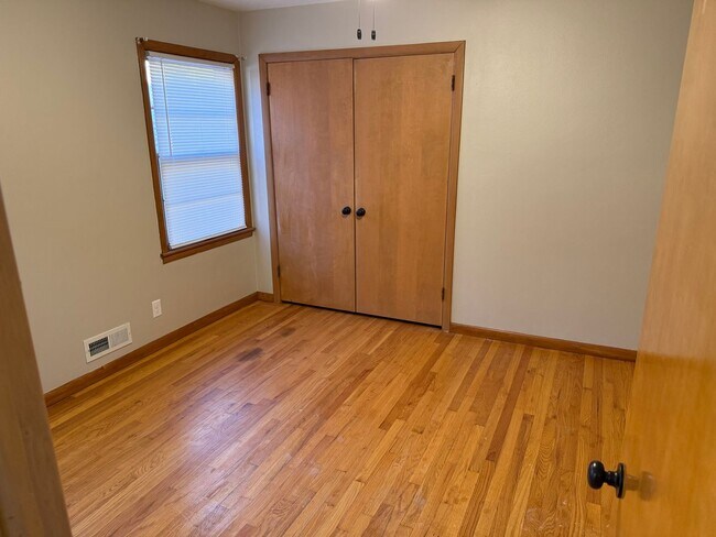 Building Photo - Gardiner Ave S. 223-225