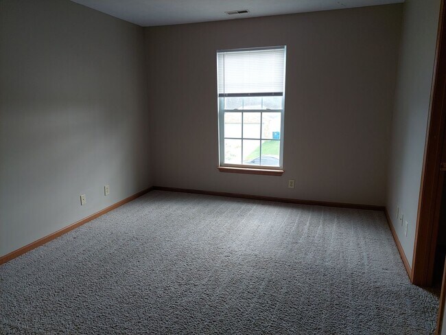 Building Photo - 3280 Hopkins Ct