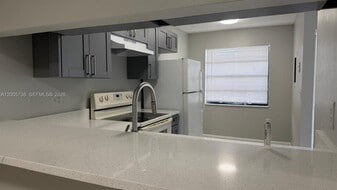 Building Photo - 4010 Lakeside Dr