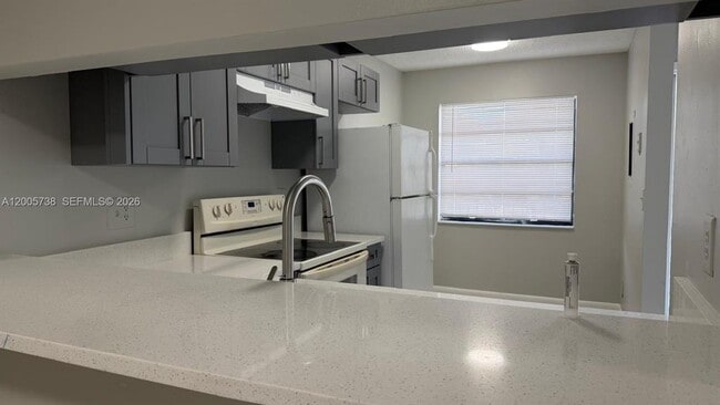 Building Photo - 4010 Lakeside Dr