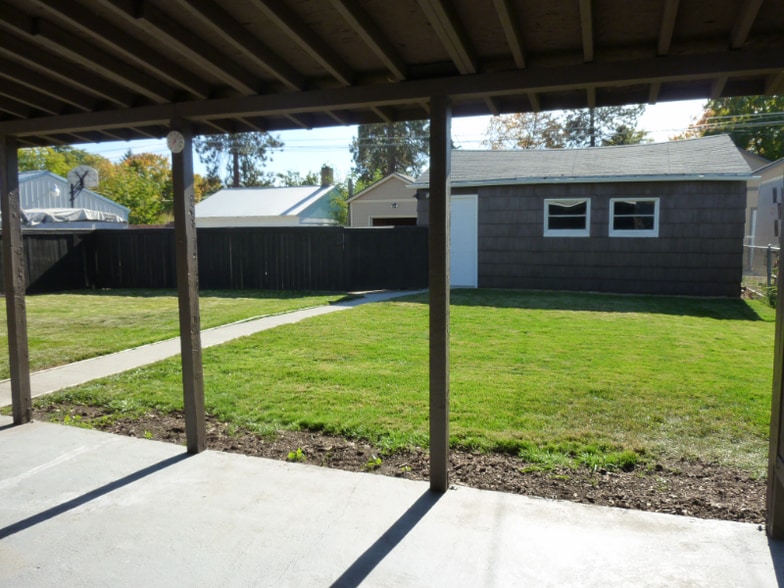 Building Photo - 1211 W Dalke Ave