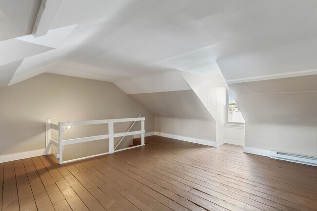 Building Photo - Coming Soon- Spacious 3-bedroom home Locat...