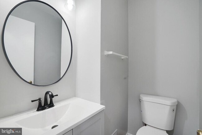 Building Photo - 12346 Woodlawn Ct