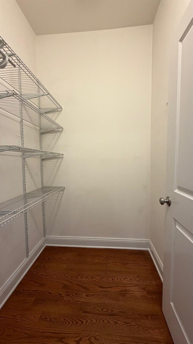 Building Photo - 807 Garden St