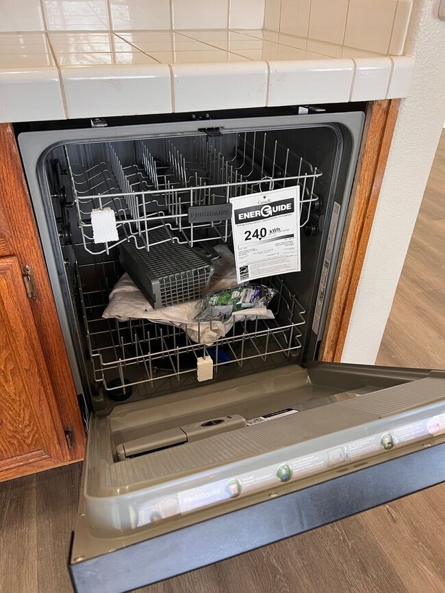 Building Photo - Cute 2 bedroom home located in Donner Trails!