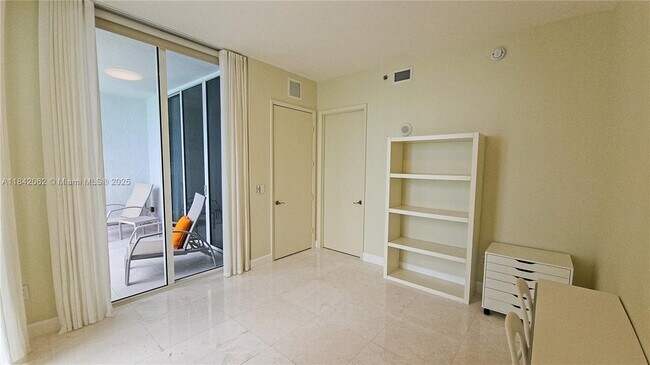 Building Photo - 15901 Collins Ave