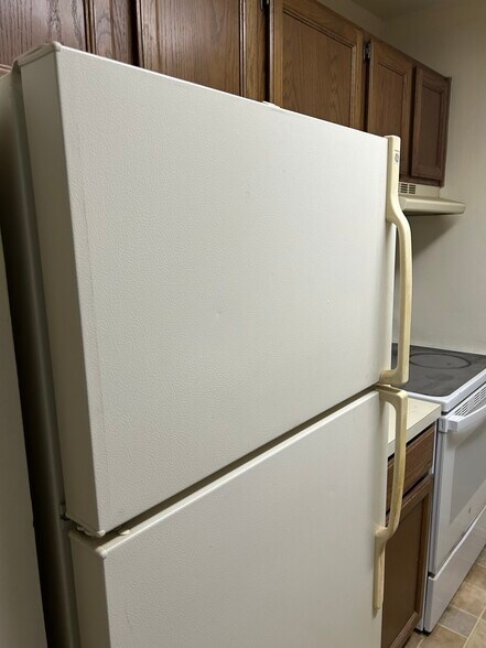 Fridge ,oven included - 2315 Packard St