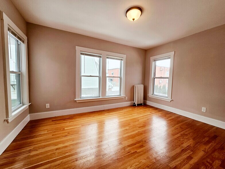 Building Photo - 24 Mansfield St