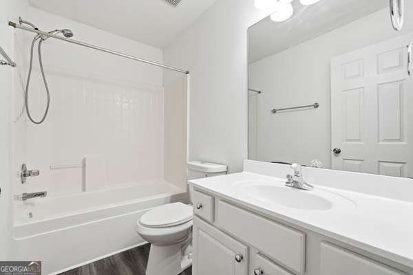 Building Photo - 4545 Parkview Walk Dr