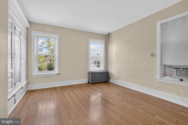 Building Photo - 4947 Catharine St
