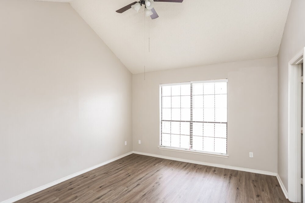 Building Photo - 6001 Farmingdale Dr