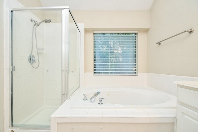 Building Photo - 7835 Stone Oak Ct