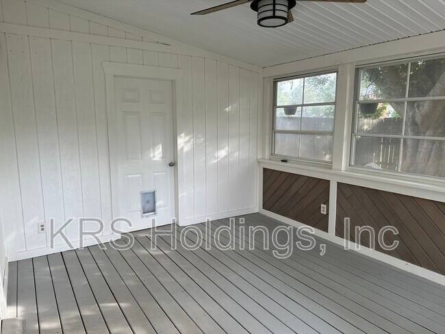 Building Photo - 896 Jamestown Landing Rd