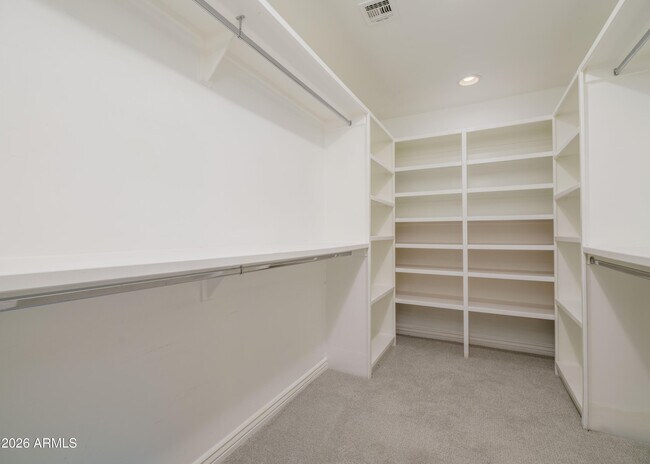 Building Photo - 121 W Orchid Ln