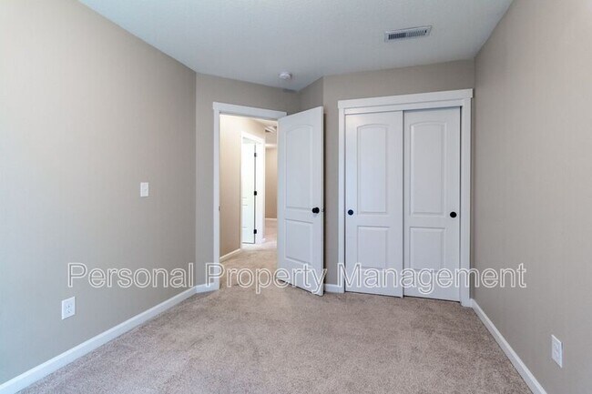 Building Photo - 2621 NE 131st Ave