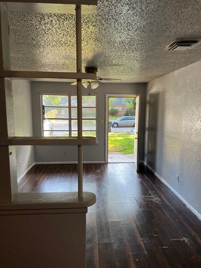 Building Photo - 749 Navaho Trail